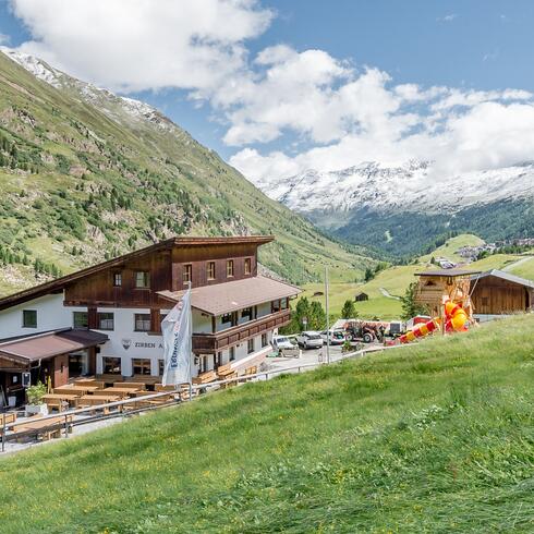 hut hike on a summer holiday in Obergurgl
